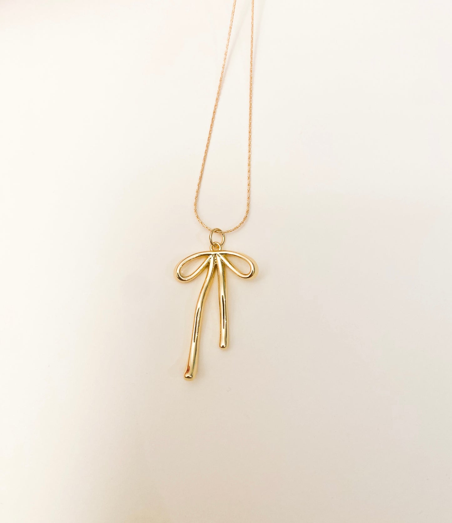 Bow necklace