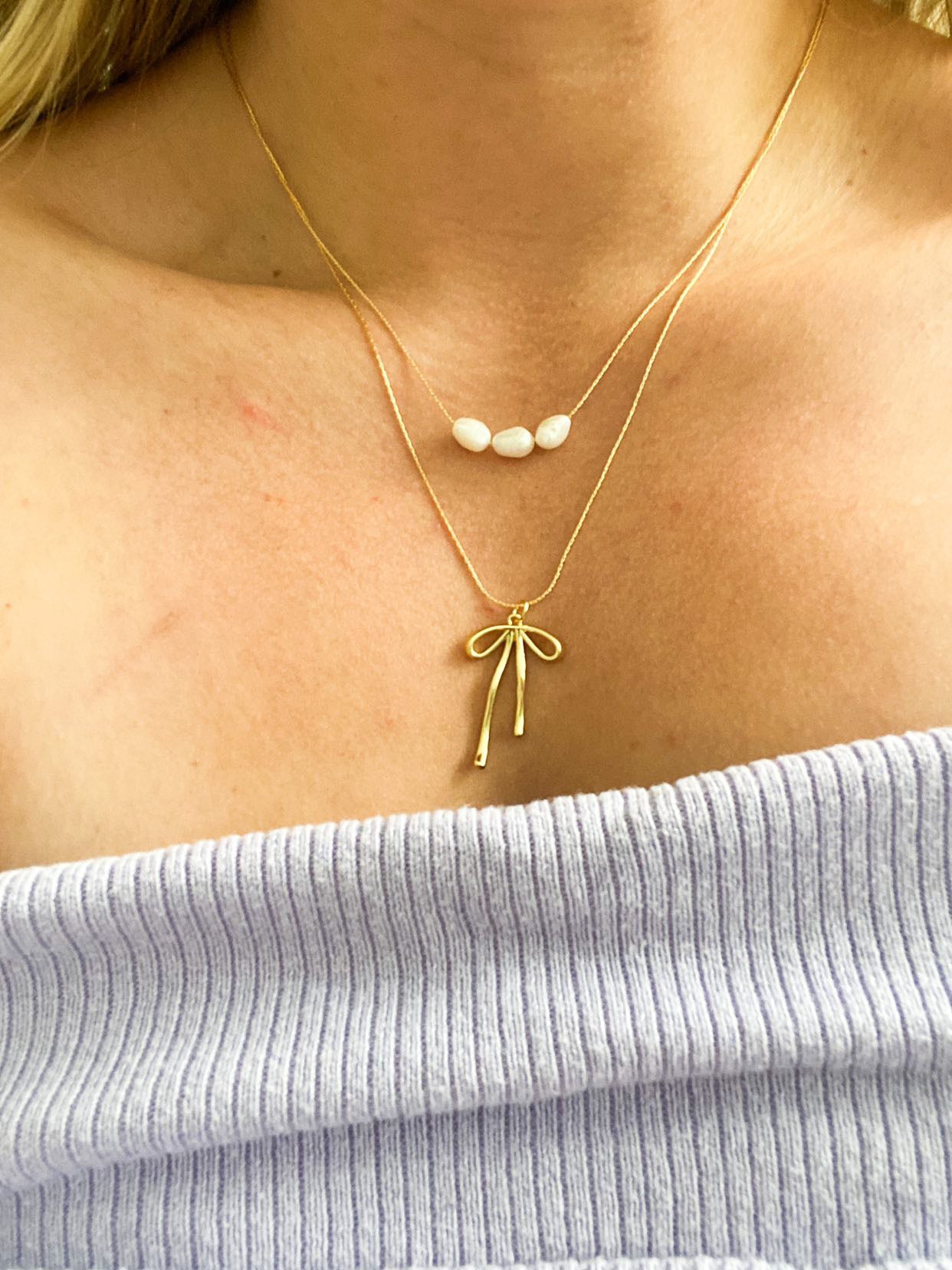 Bow necklace